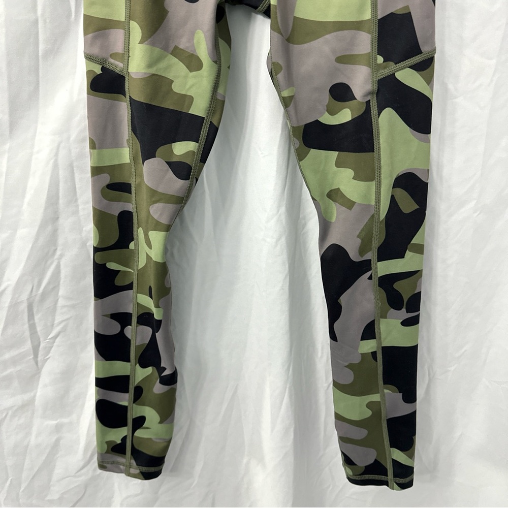 Zyia Active Camo Zipper Pocket Light n Tight 7/8 - Picture 7 of 15